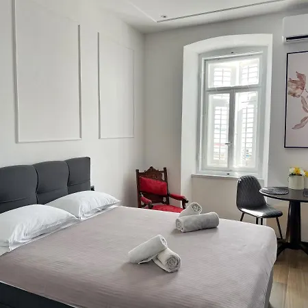 Navis Apartment